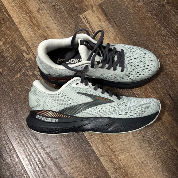 Brooks Adrenaline GTS 24 - Picture 1 of 4